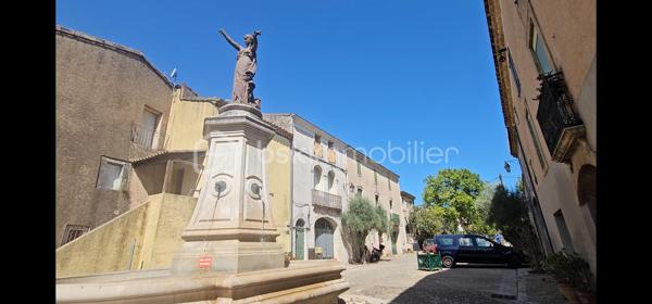 🏡 IMMEUBLE DE RAPPORT DE CARACTÈRE • ≈ 8 % DE RENTABILITÉ BRUTE ESTIMÉE • PUÉCHABON (34)

✨ Investissez dans un bien qui allie charme, rentabilité et emplacement d'exception.

Aux portes de Saint-Guilhem-le-Désert, à seulement 5 minutes d'Aniane et 30 minutes de Montpellier, découvrez cet immeuble de rapport entièrement rénové d'environ 180 m², situé au cœur du village authentique de Puéchabon.

Un secteur recherché où la demande locative est soutenue toute l'année et où l'activité touristique ne cesse de se développer.


---

🏠 L'immeuble comprend :

🔹 Local commercial d'environ 58 m² avec mezzanine

🔹 Appartement T2 d'environ 60 m²

🔹 Appartement T3 d'environ 63 m²

⚡ 3 compteurs électriques indépendants pour une gestion locative simplifiée.


---

✨ Des prestations qui font la différence

✔️ Rénovation de qualité

✔️ Climatisation réversible

✔️ Poêle à bois

✔️ Double vitrage

✔️ Pierres apparentes

✔️ Parquet et terres cuites

✔️ Aucun gros travaux à prévoir

Un bien qui conserve tout le cachet de l'ancien tout en offrant le confort recherché par les locataires et les voyageurs.


---

💡 Plusieurs stratégies d'exploitation

• Location longue durée

• Location meublée

• Location saisonnière

• Local commercial + revenus locatifs

• Résidence principale avec revenus complémentaires


---

📊 Les chiffres

💰 260 000 € Honoraires d'agence inclus

📈 Rentabilité brute estimée : ≈ 8 %


---

🌿 Un emplacement qui crée de la valeur

À quelques minutes de Saint-Guilhem-le-Désert, des Gorges de l'Hérault, du Pont du Diable et de nombreux sites naturels, ce bien bénéficie d'un environnement particulièrement recherché, aussi bien par les habitants que par les touristes.

Les immeubles réunissant emplacement, cachet, rénovation et potentiel locatif deviennent rares sur le marché.

📞 Vous souhaitez organiser une visite ? Contactez-nous dès aujourd'hui.