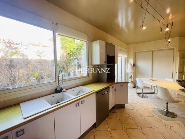 Appartement de 127m2 situé en hyper centre avec 3 chambres et grande terrasse Détails des diagnostics énergétiques