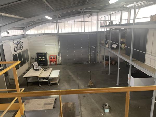 Le Mans (72100) CIRCUIT DES 24 HEURES DU MANS AU COEUR DE TECHNOPARC LOCAL 500 M²