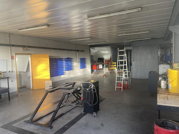 Le Mans (72100) CIRCUIT DES 24 HEURES DU MANS AU COEUR DE TECHNOPARC LOCAL 500 M²