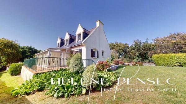 Maison 4 chambres, avec sous-sol complet, jardin de 4 523 m², au calme et accès sentiers côtiers.