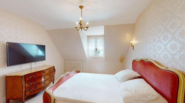 Maison 4 chambres, avec sous-sol complet, jardin de 4 523 m², au calme et accès sentiers côtiers.