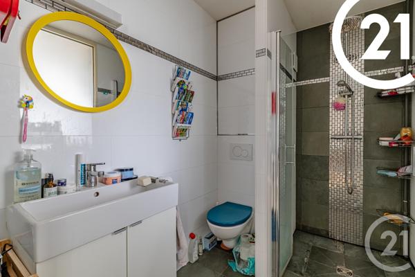 Appartement F3 à vendre  3 pièces - 61 m 2   PARIS  - 75018