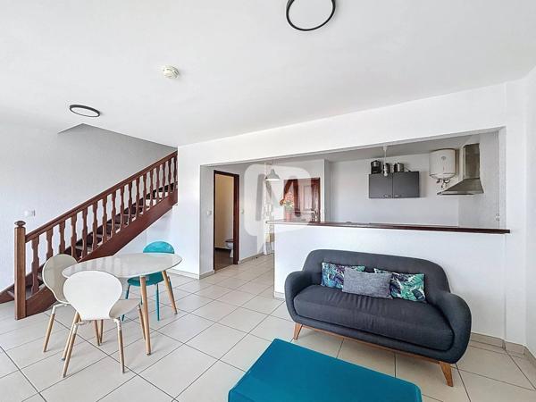 Dpt GUYANE, à louer CAYENNE CENTRE appartement T3 meublé de 71 m²