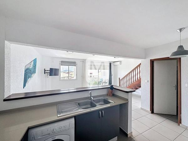 Dpt GUYANE, à louer CAYENNE CENTRE appartement T3 meublé de 71 m²