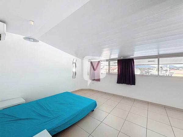 Dpt GUYANE, à louer CAYENNE CENTRE appartement T3 meublé de 71 m²