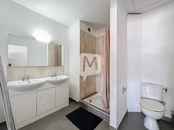 Dpt GUYANE, à louer CAYENNE CENTRE appartement T3 meublé de 71 m²