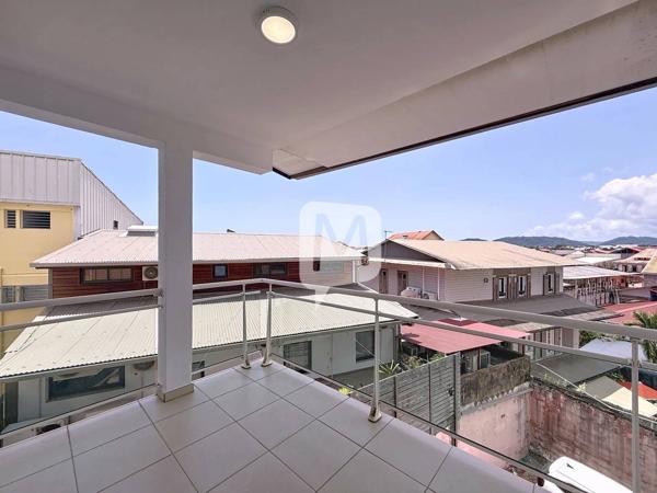 Dpt GUYANE, à louer CAYENNE CENTRE appartement T3 meublé de 71 m²