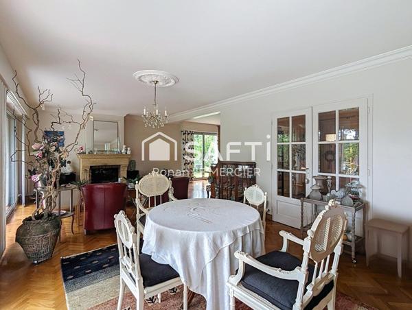 Jolie maison dans un magnifique parc paysager