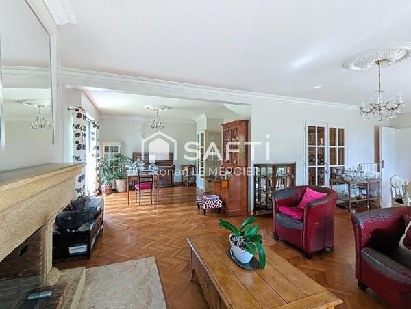 Jolie maison dans un magnifique parc paysager