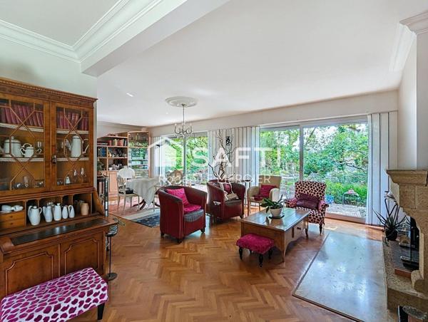 Jolie maison dans un magnifique parc paysager