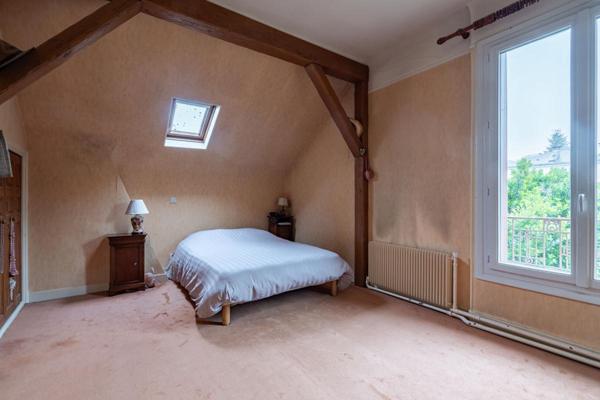 Maison La Celle Saint Cloud 8 pièce(s) 151 m2