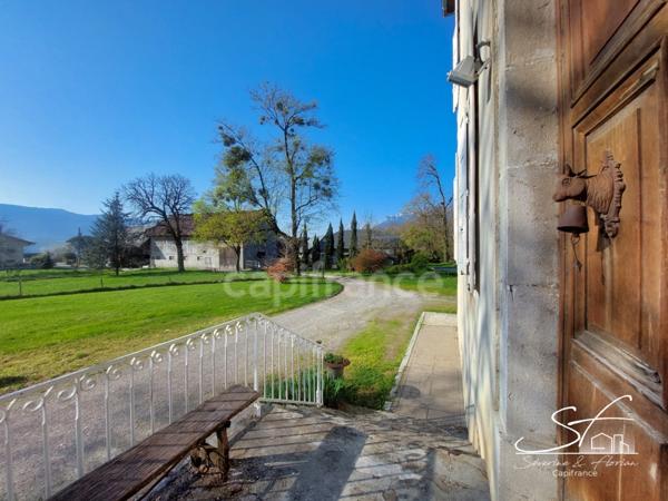 A vendre - Demeure de caractère au fort potentiel - 14 pièces - Saint-Hélène-du-Lac (73800)