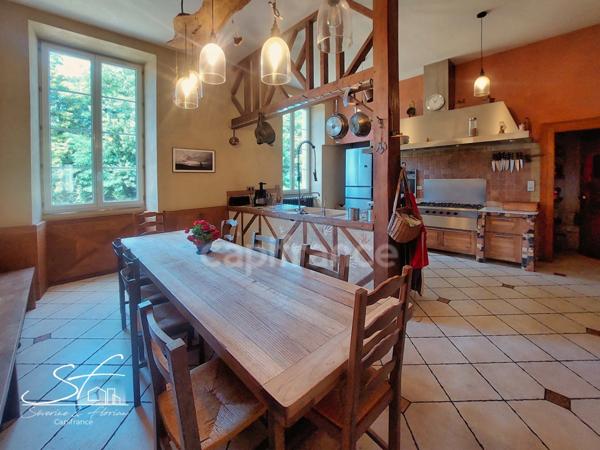 A vendre - Demeure de caractère au fort potentiel - 14 pièces - Saint-Hélène-du-Lac (73800)