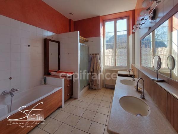 A vendre - Demeure de caractère au fort potentiel - 14 pièces - Saint-Hélène-du-Lac (73800)