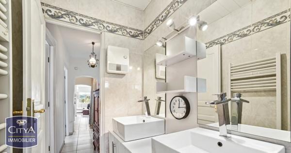 Maison à vendre 9 pièces 220m² Aspremont (06790)