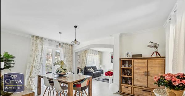 Maison à vendre 9 pièces 220m² Aspremont (06790)