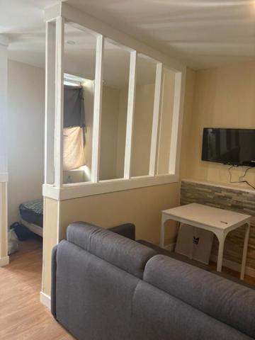 Charmant studio rénové de 24 m²  Centre-ville