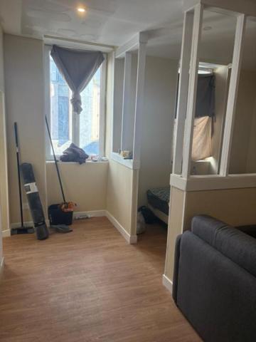 Charmant studio rénové de 24 m²  Centre-ville