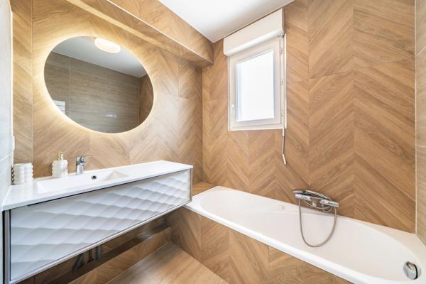 Appartement
         3 pièces
        - 65 m² Exclusivité 299 000 € *