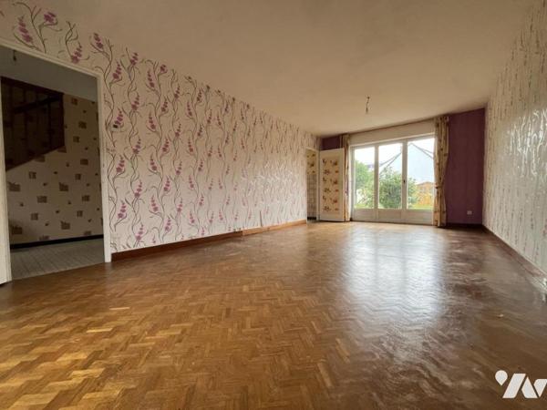 BETHUNE - Maison semi mitoyenne de 1971 - 4 chambres - 102 m² habitables 