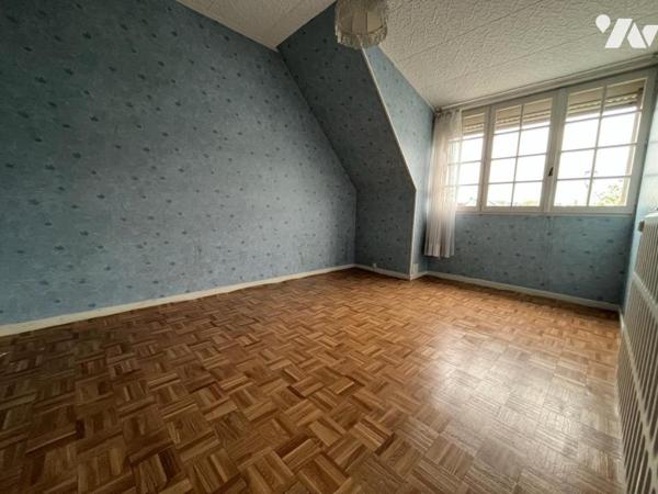 BETHUNE - Maison semi mitoyenne de 1971 - 4 chambres - 102 m² habitables 