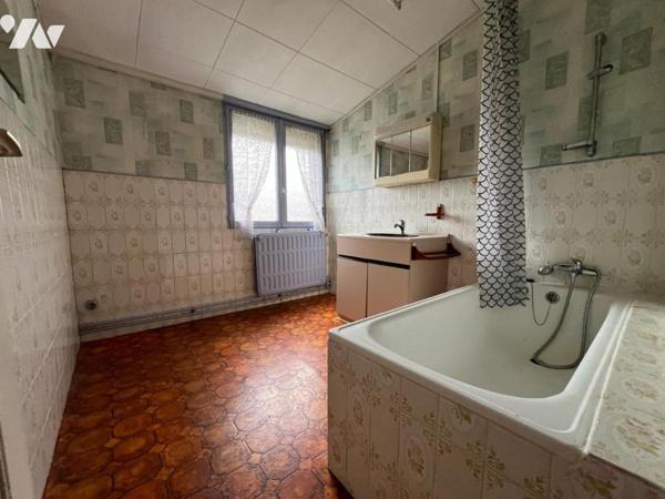 BETHUNE - Maison semi mitoyenne de 1971 - 4 chambres - 102 m² habitables 