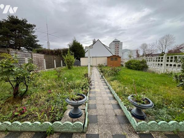 BETHUNE - Maison semi mitoyenne de 1971 - 4 chambres - 102 m² habitables 