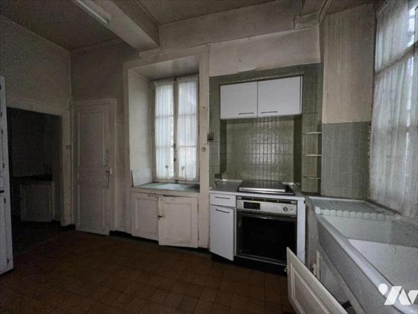 ENSEMBLE IMMOBILIER A RENOVER - CENTRE VILLE