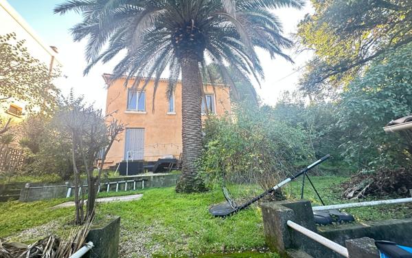 Maison à vendre    6 pièces •  Toulon