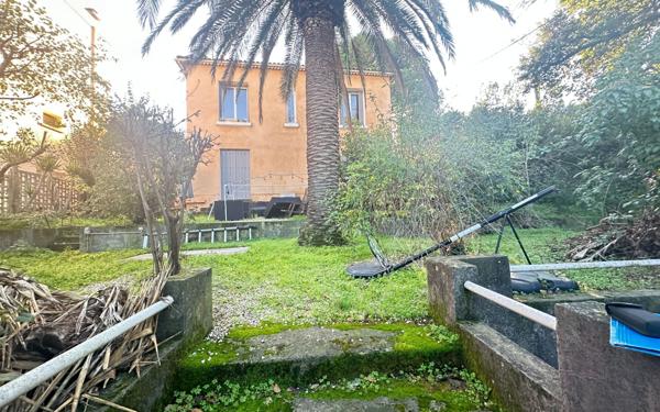 Maison à vendre    6 pièces •  Toulon