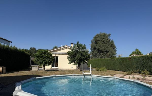 Maison traditionnelle sur joli terrain
