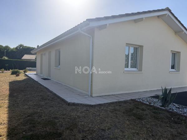 Maison traditionnelle sur joli terrain