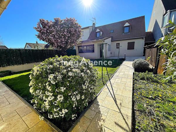 Maison à LES CLAYES-SOUS-BOIS, 78340 - 6 pièces 135m²