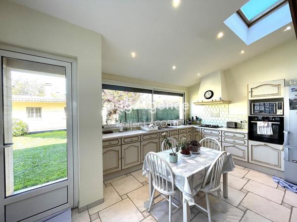 Maison à LES CLAYES-SOUS-BOIS, 78340 - 6 pièces 135m²