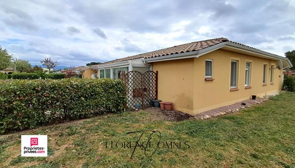 Maison T3 avec véranda, jardinet, parking et piscine - Résidence senior sécurisée - Villegly