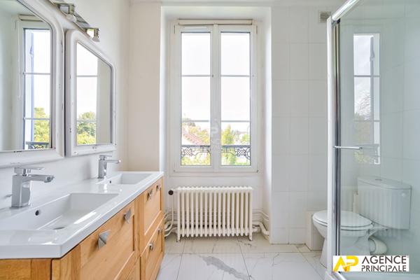 Maison Le Mesnil-le-Roi - Maisons-Laffitte - 4/5 chambres 1 190 000 € **  - Référence  13059