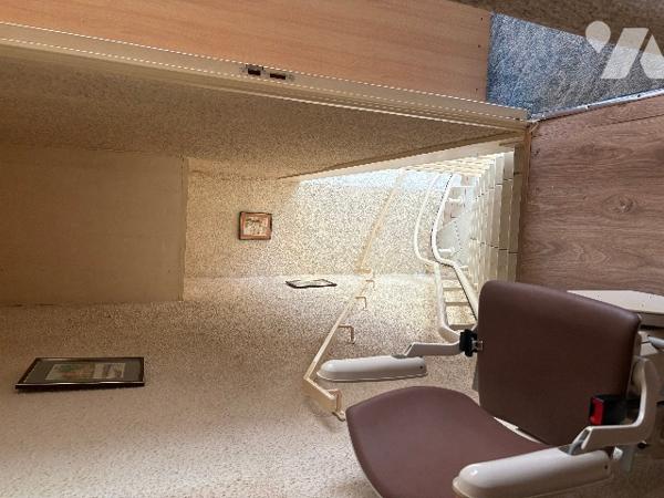 Charmante maison de village avec terrain et garage.