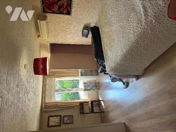 Charmante maison de village avec terrain et garage.