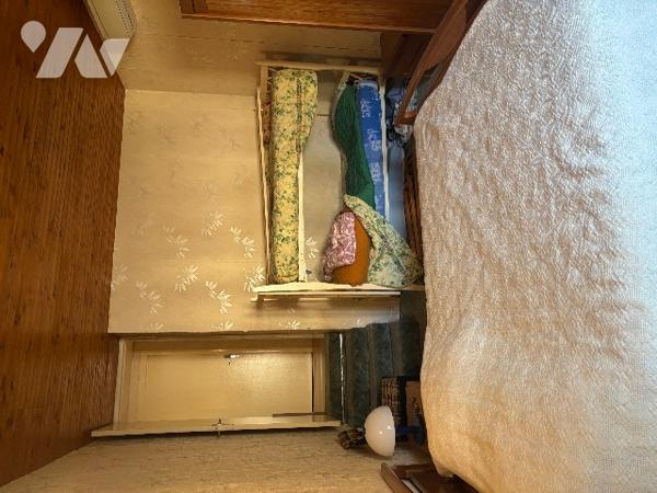 Charmante maison de village avec terrain et garage.