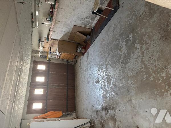 Charmante maison de village avec terrain et garage.