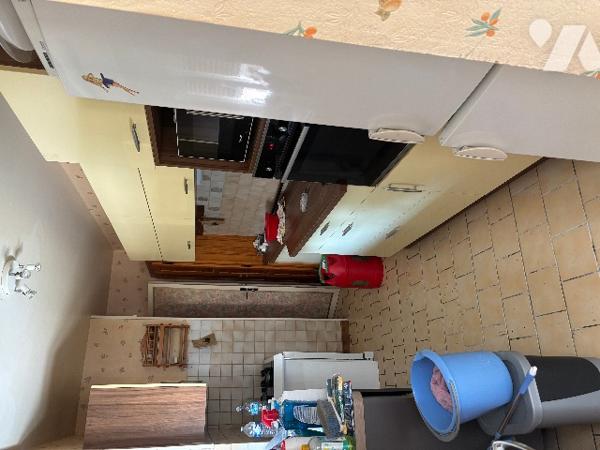 Charmante maison de village avec terrain et garage.