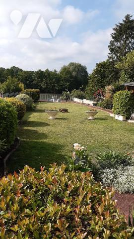 Maison familiale en parfait état avec vue exceptionnelle sur le Loir à Durtal.