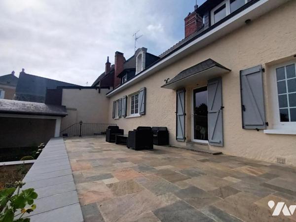 Maison familiale en parfait état avec vue exceptionnelle sur le Loir à Durtal.