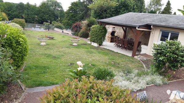 Maison familiale en parfait état avec vue exceptionnelle sur le Loir à Durtal.