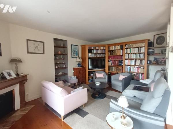 Maison familiale en parfait état avec vue exceptionnelle sur le Loir à Durtal.