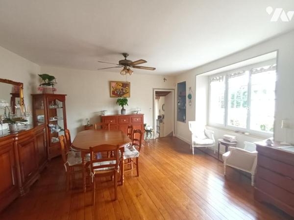 Maison familiale en parfait état avec vue exceptionnelle sur le Loir à Durtal.