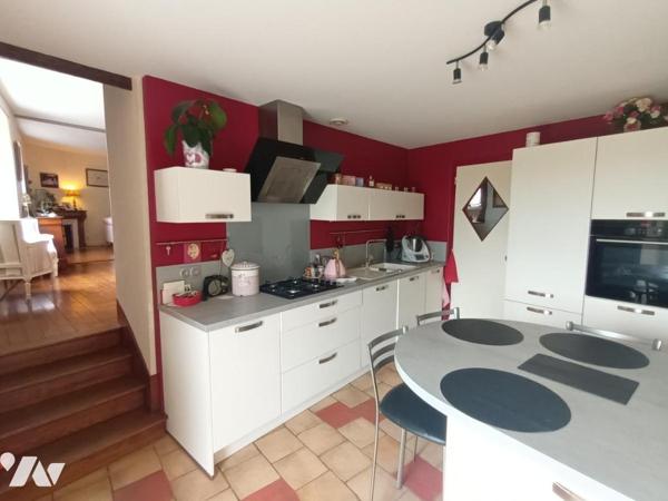 Maison familiale en parfait état avec vue exceptionnelle sur le Loir à Durtal.