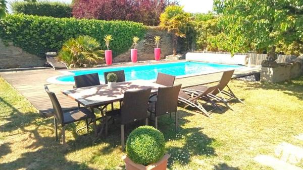 Centre Bourg - Maison rénovée  - Piscine - Jardin - Garage