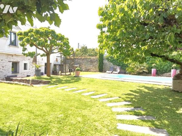 Centre Bourg - Maison rénovée  - Piscine - Jardin - Garage